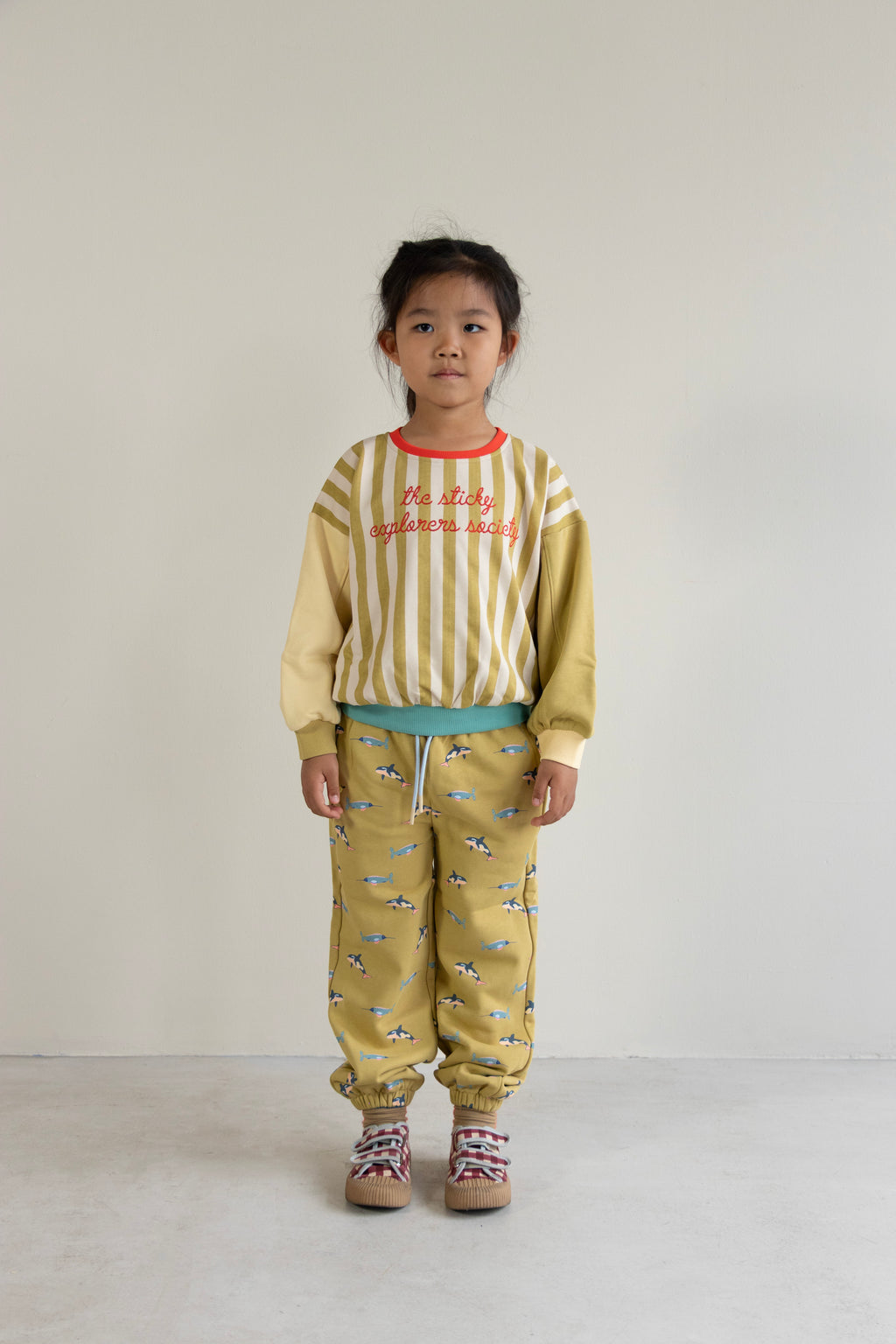 Joggers orca all over