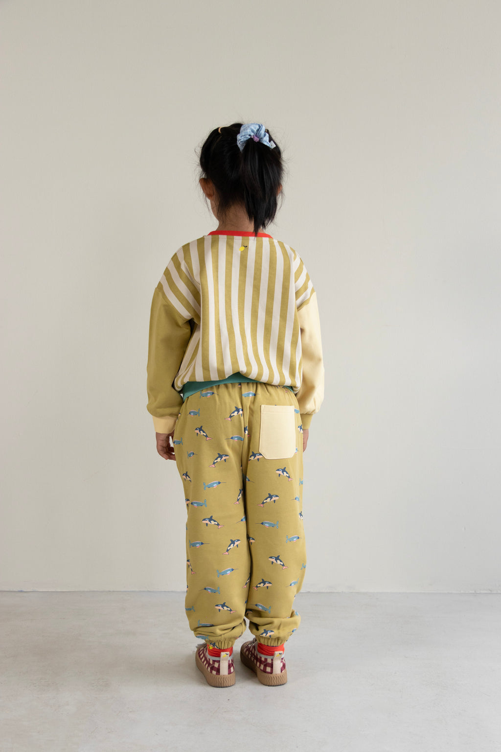 Joggers orca all over